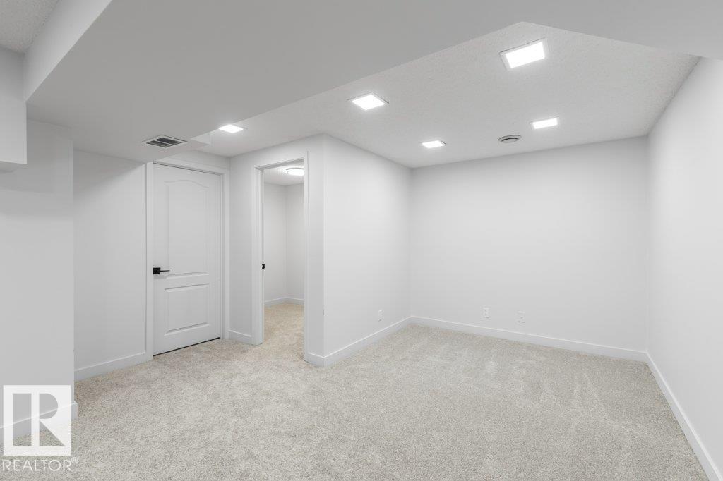 324 Grandin Village - 36