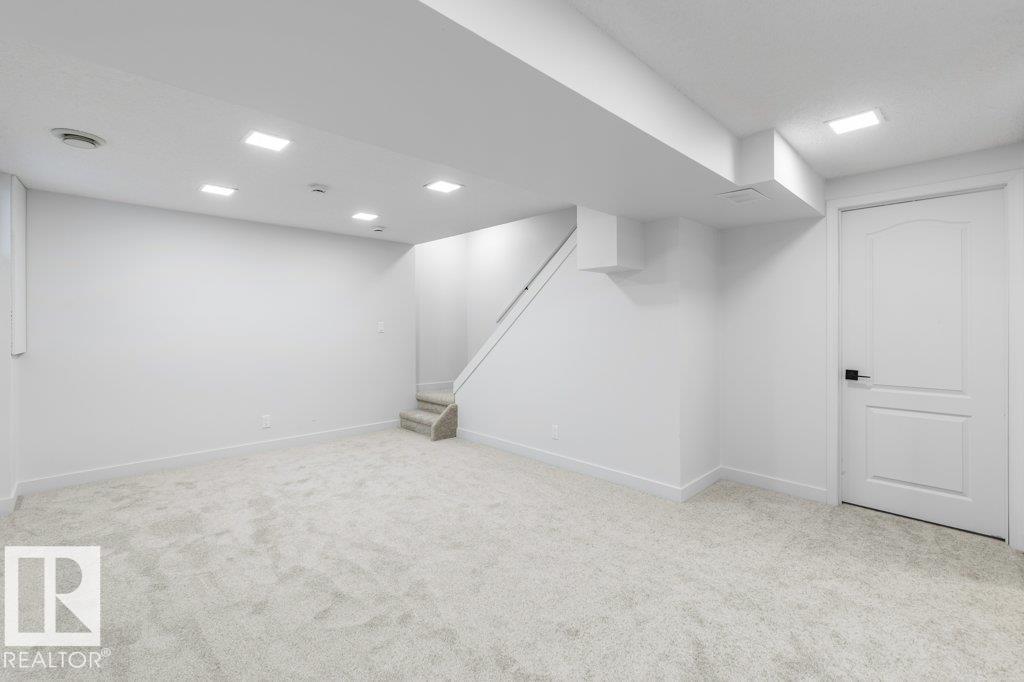 324 Grandin Village - Image 37