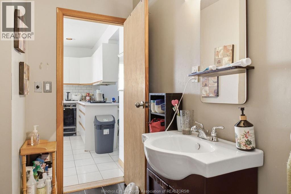 1172 MARION AVENUE - 16