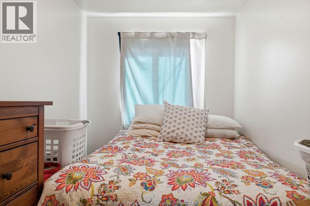 1172 MARION AVENUE - 21