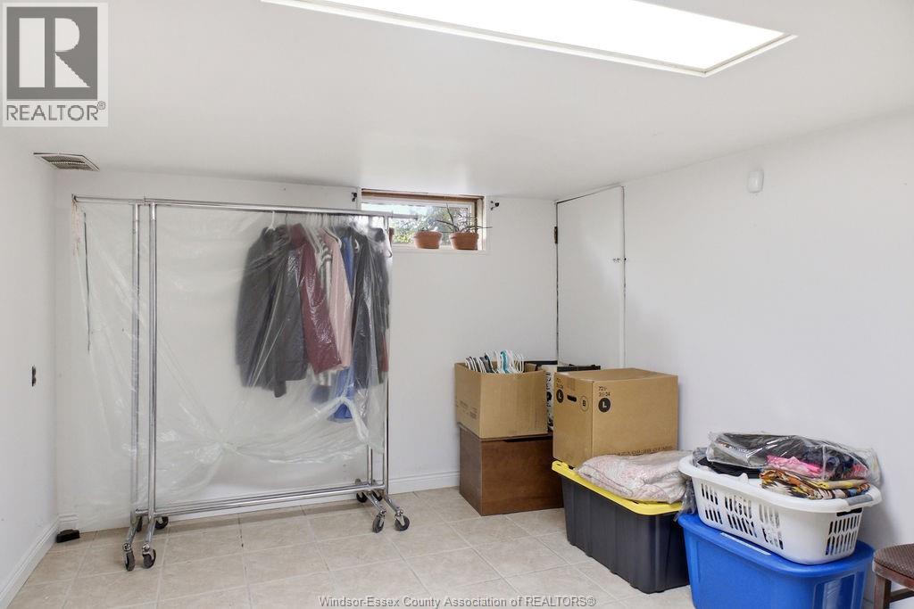 1172 MARION AVENUE - 23