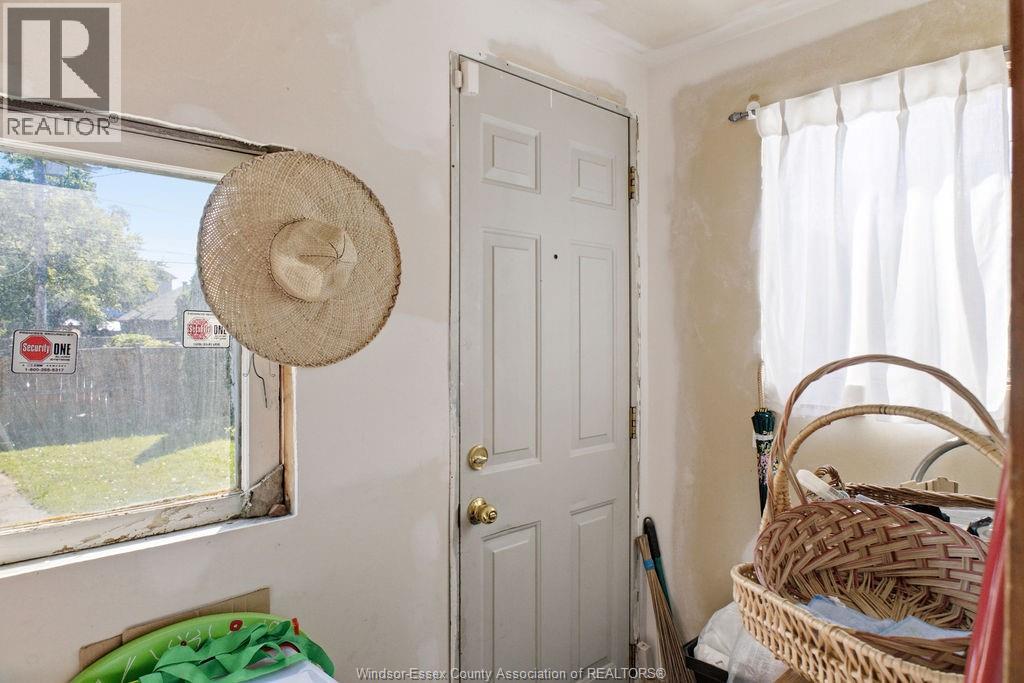 1172 MARION AVENUE - 31