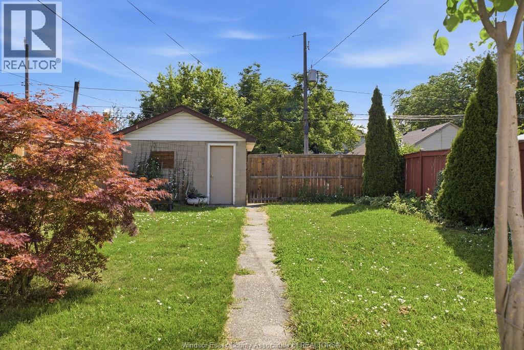 1172 MARION AVENUE - 32