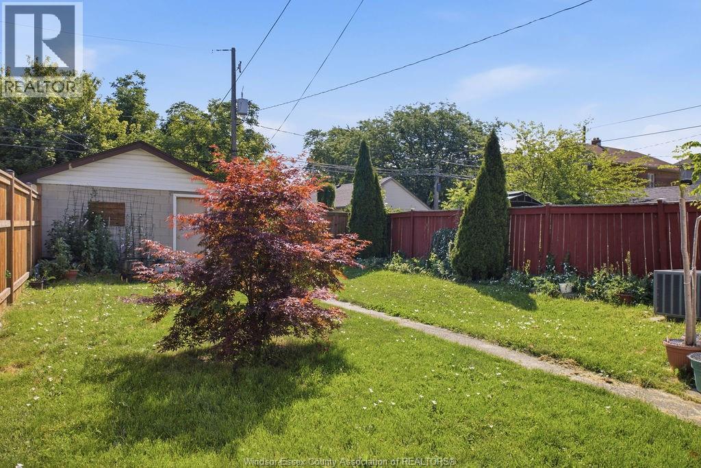 1172 MARION AVENUE - 33