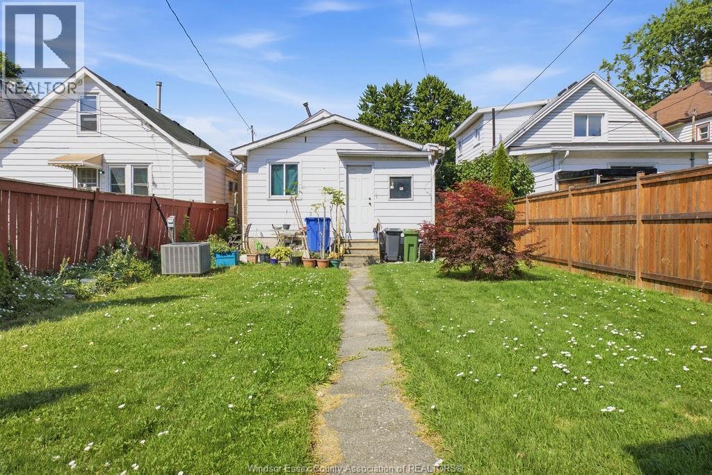 1172 MARION AVENUE - 34