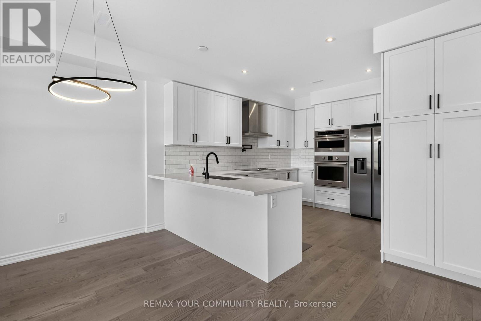 92 HOLYROOD CRESCENT - 12