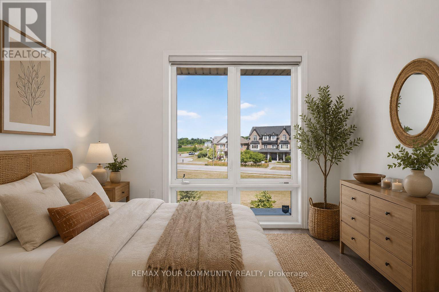 92 HOLYROOD CRESCENT - 27