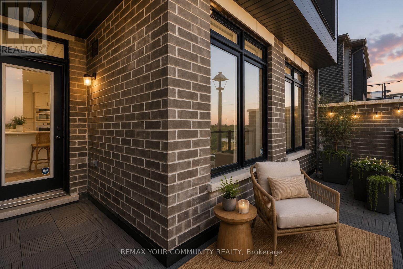 92 HOLYROOD CRESCENT - 40