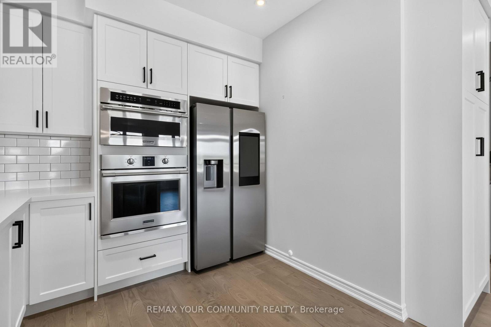 92 HOLYROOD CRESCENT - 15
