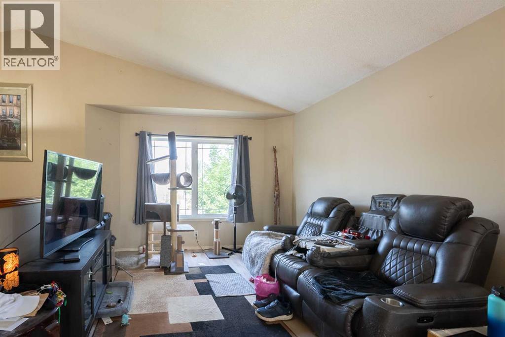 218 Uplands Boulevard N - 8