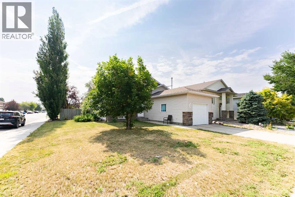 218 Uplands Boulevard N - 1