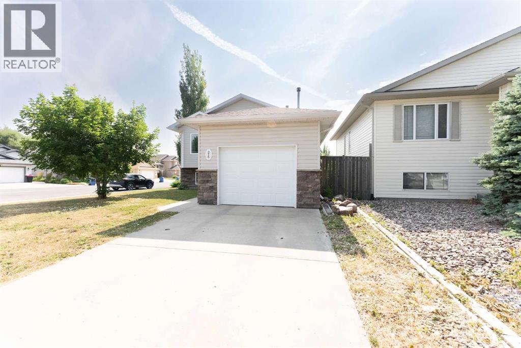 218 Uplands Boulevard N - 2