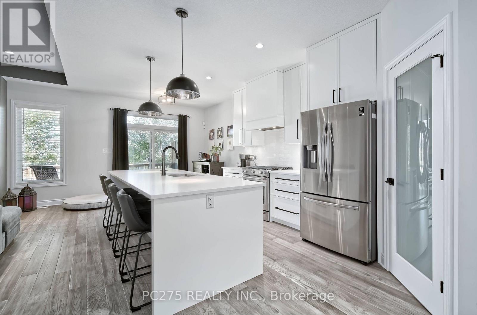 #10 2022 UPPERPOINT BOULEVARD - 12