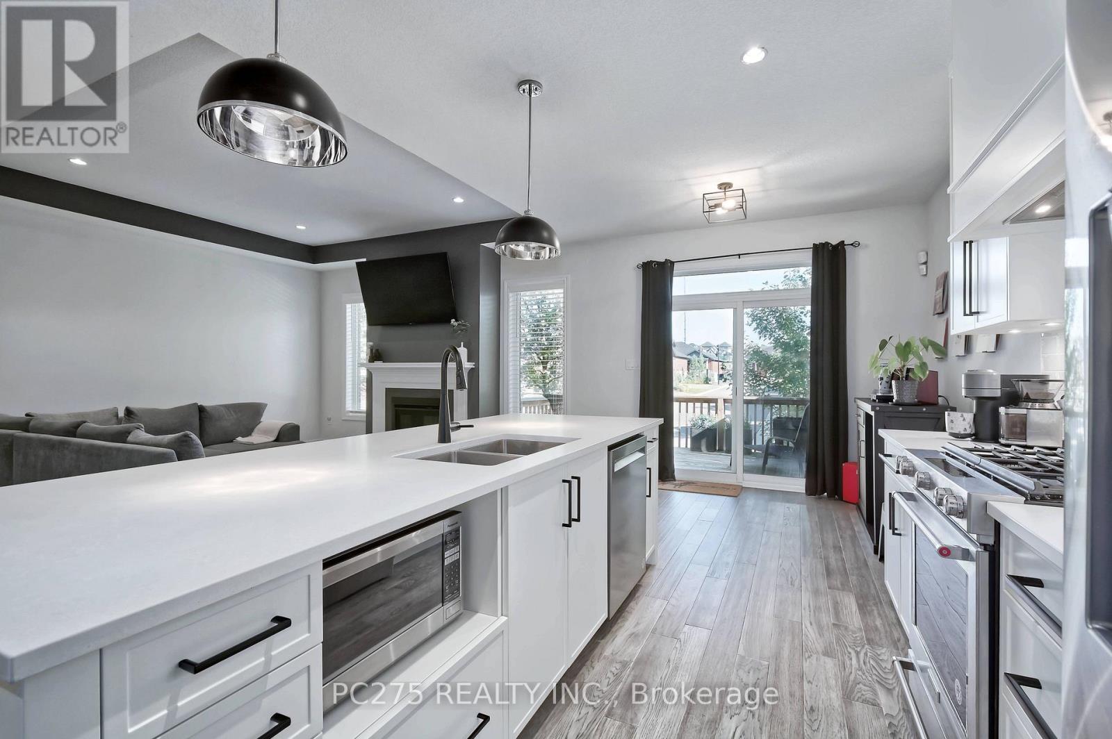 #10 2022 UPPERPOINT BOULEVARD - 13