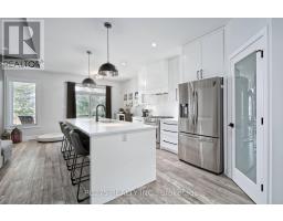 10 - 2022 Upperpoint Boulevard, London South, ON N6K4M9 Photo 12