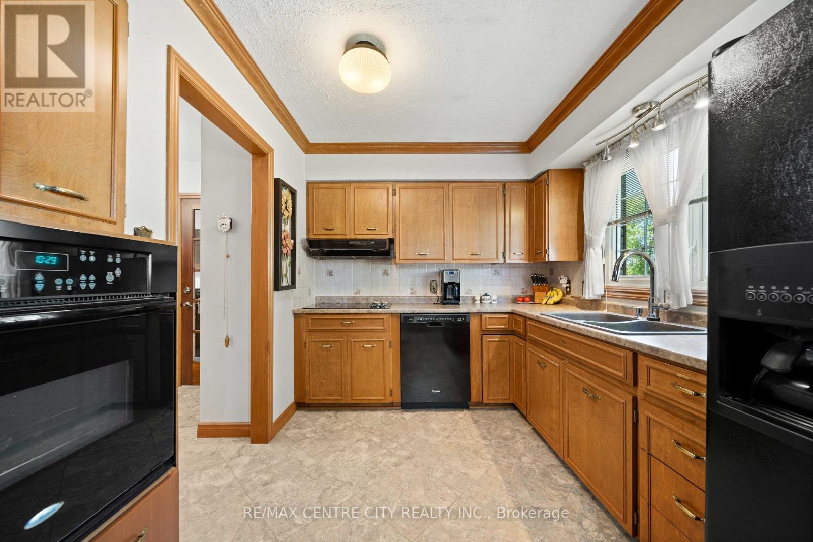 8114 SANDYTOWN ROAD - 8
