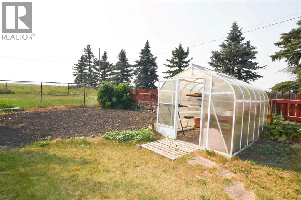 250 2 Avenue W - Image 16