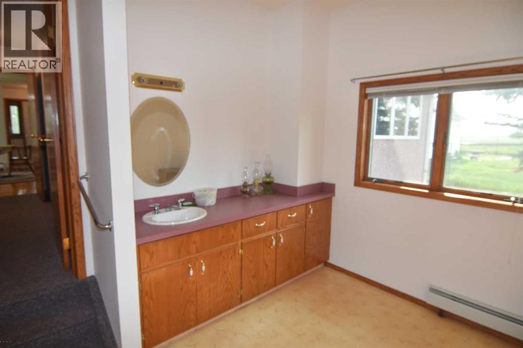 250 2 Avenue W - Image 37