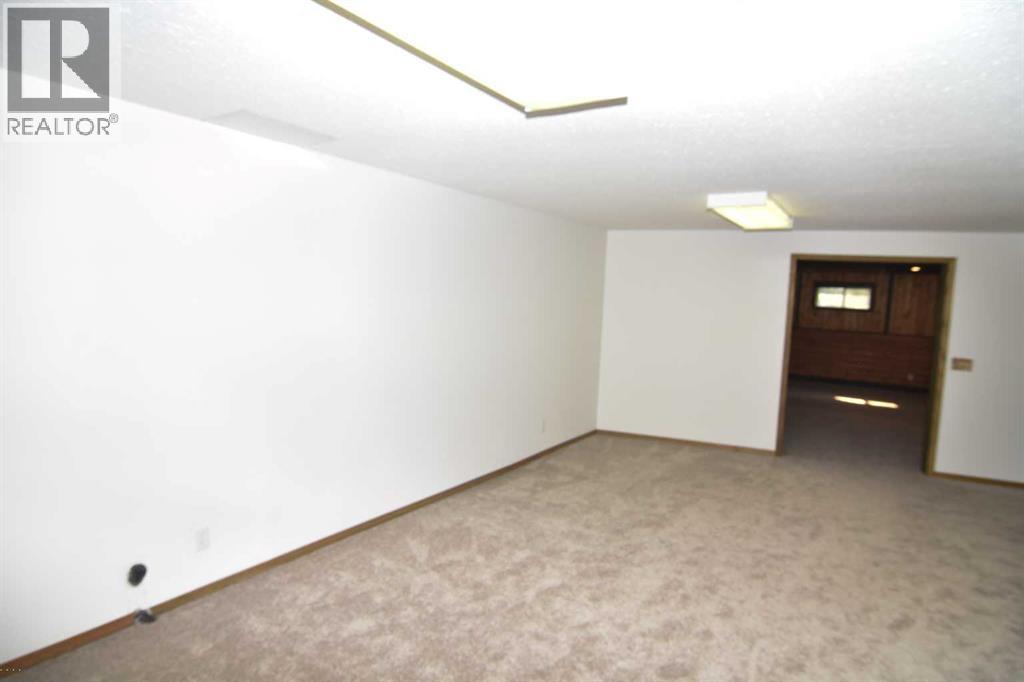 250 2 Avenue W - 40
