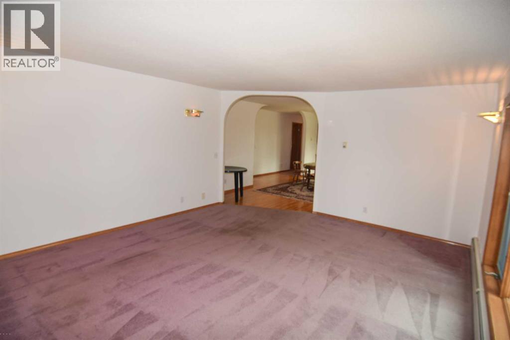 250 2 Avenue W - Image 22