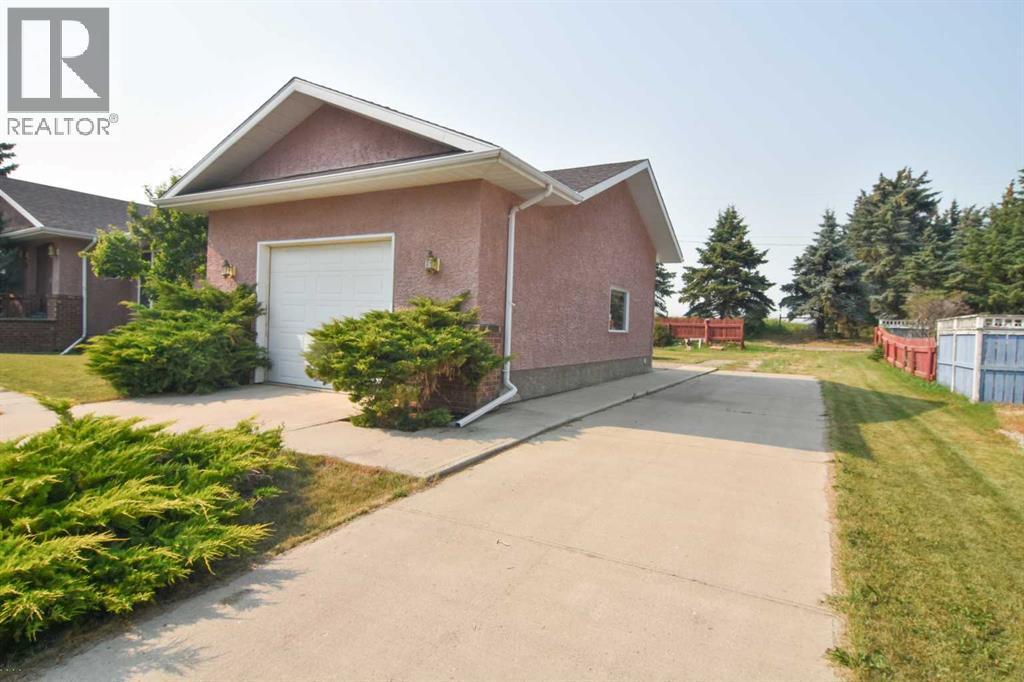 250 2 Avenue W - Image 12