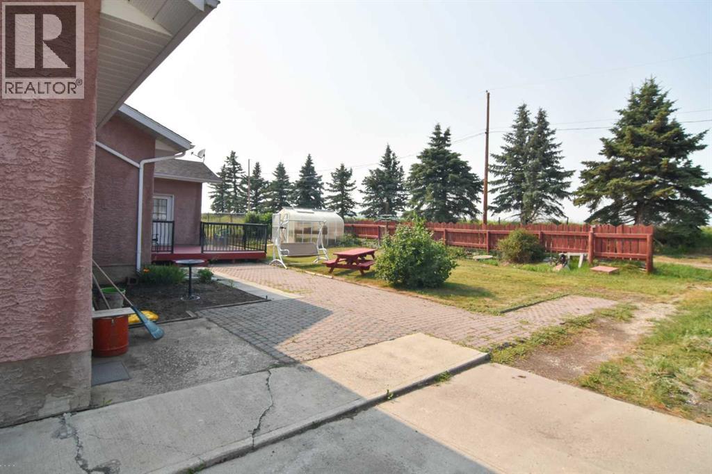 250 2 Avenue W - Image 13