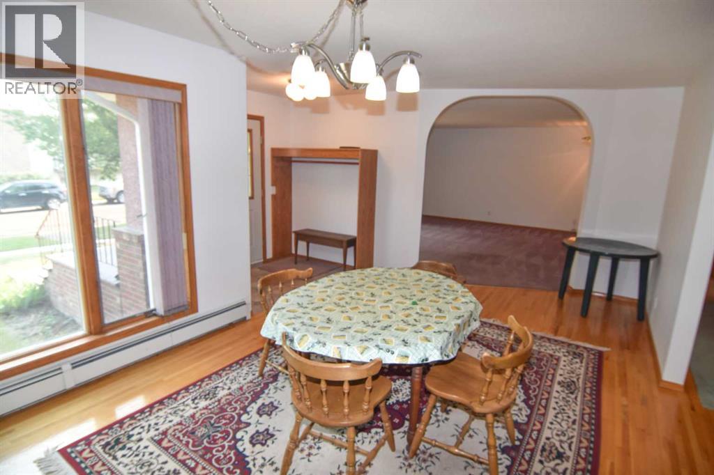 250 2 Avenue W - Image 24