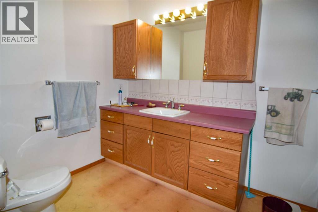 250 2 Avenue W - Image 27