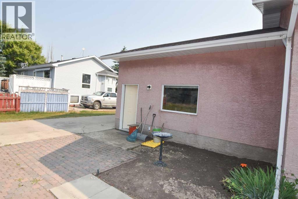 250 2 Avenue W - Image 18