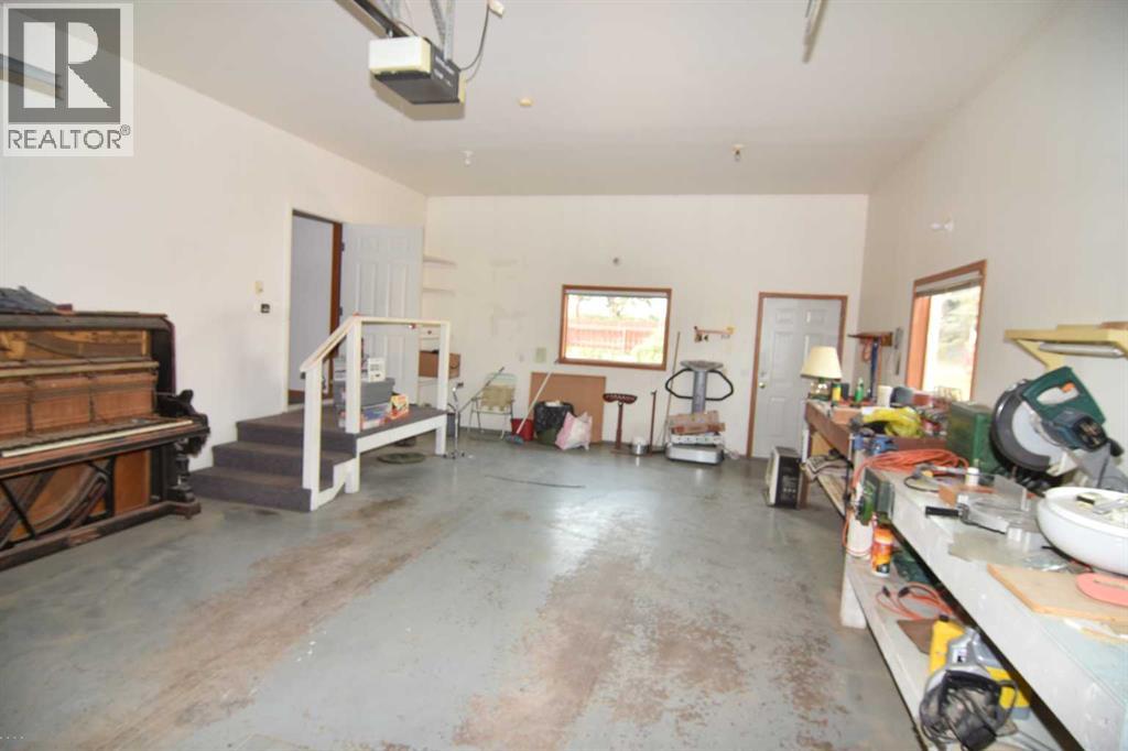 250 2 Avenue W - Image 19