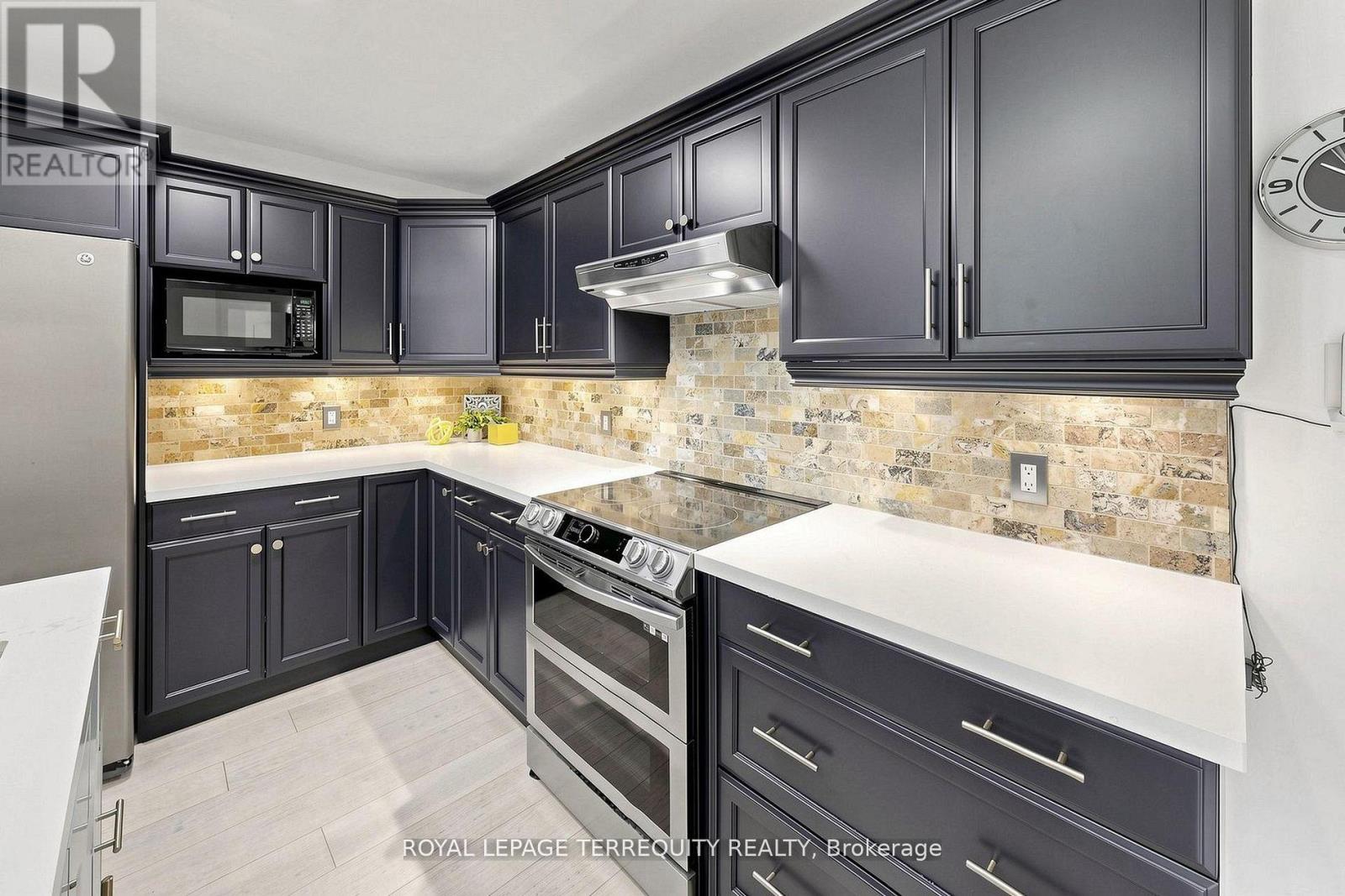29 ROSE GLEN CRESCENT - 13