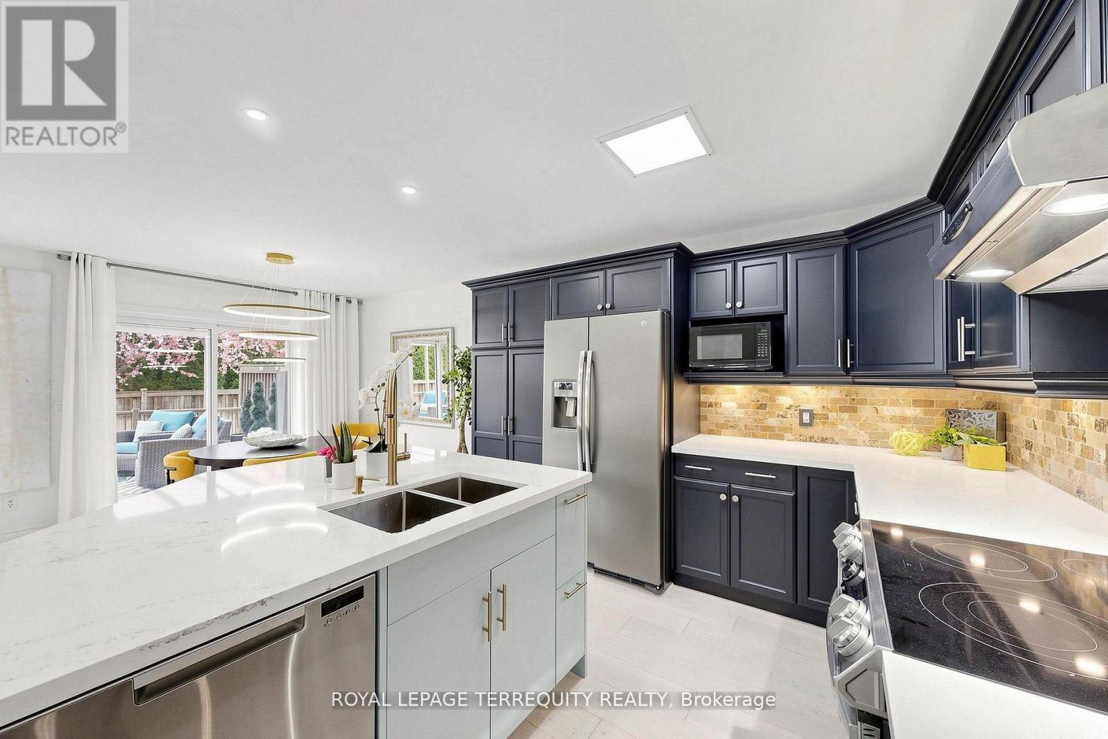 29 ROSE GLEN CRESCENT - 12