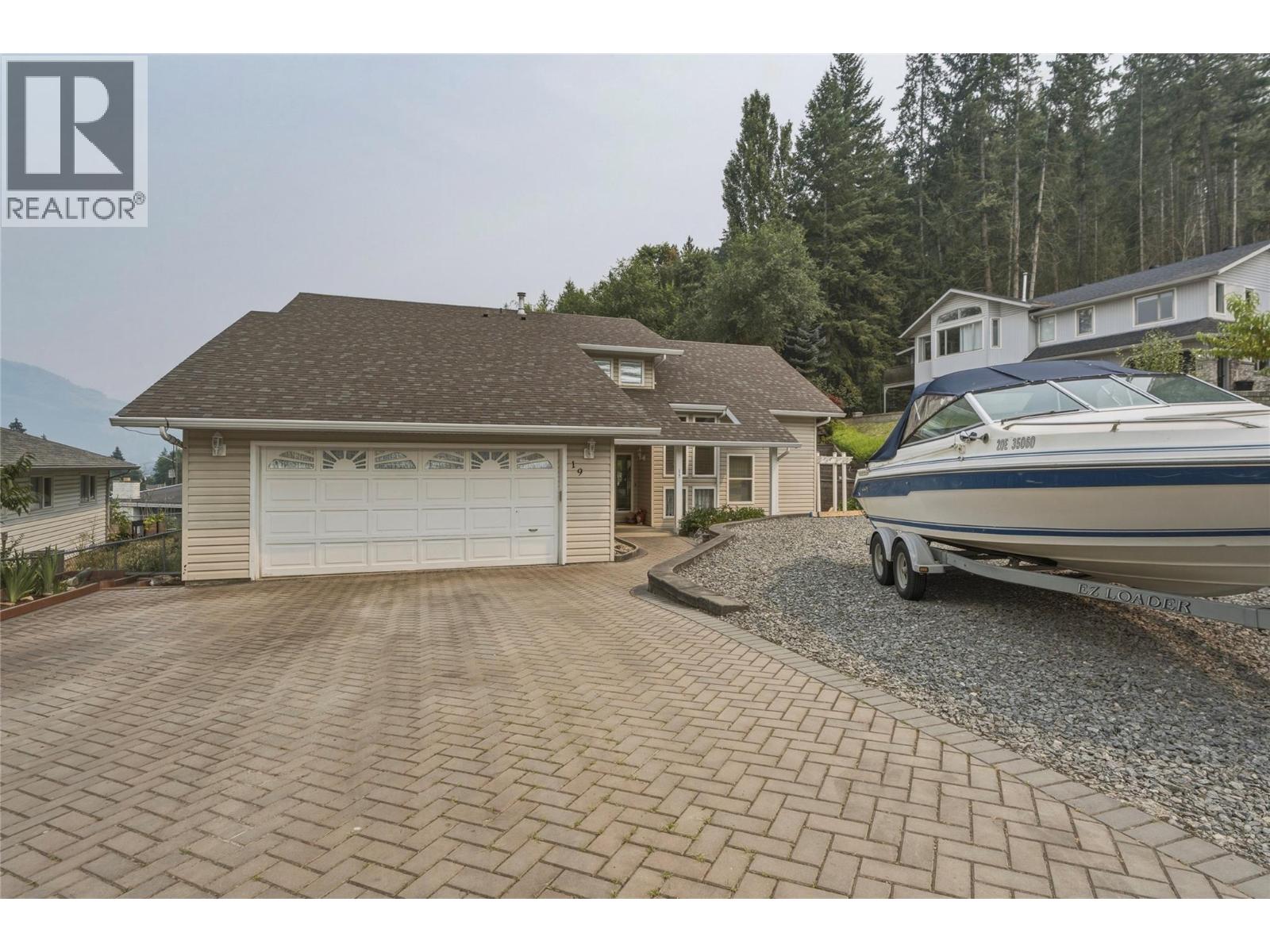 19 Preston Crescent - 1