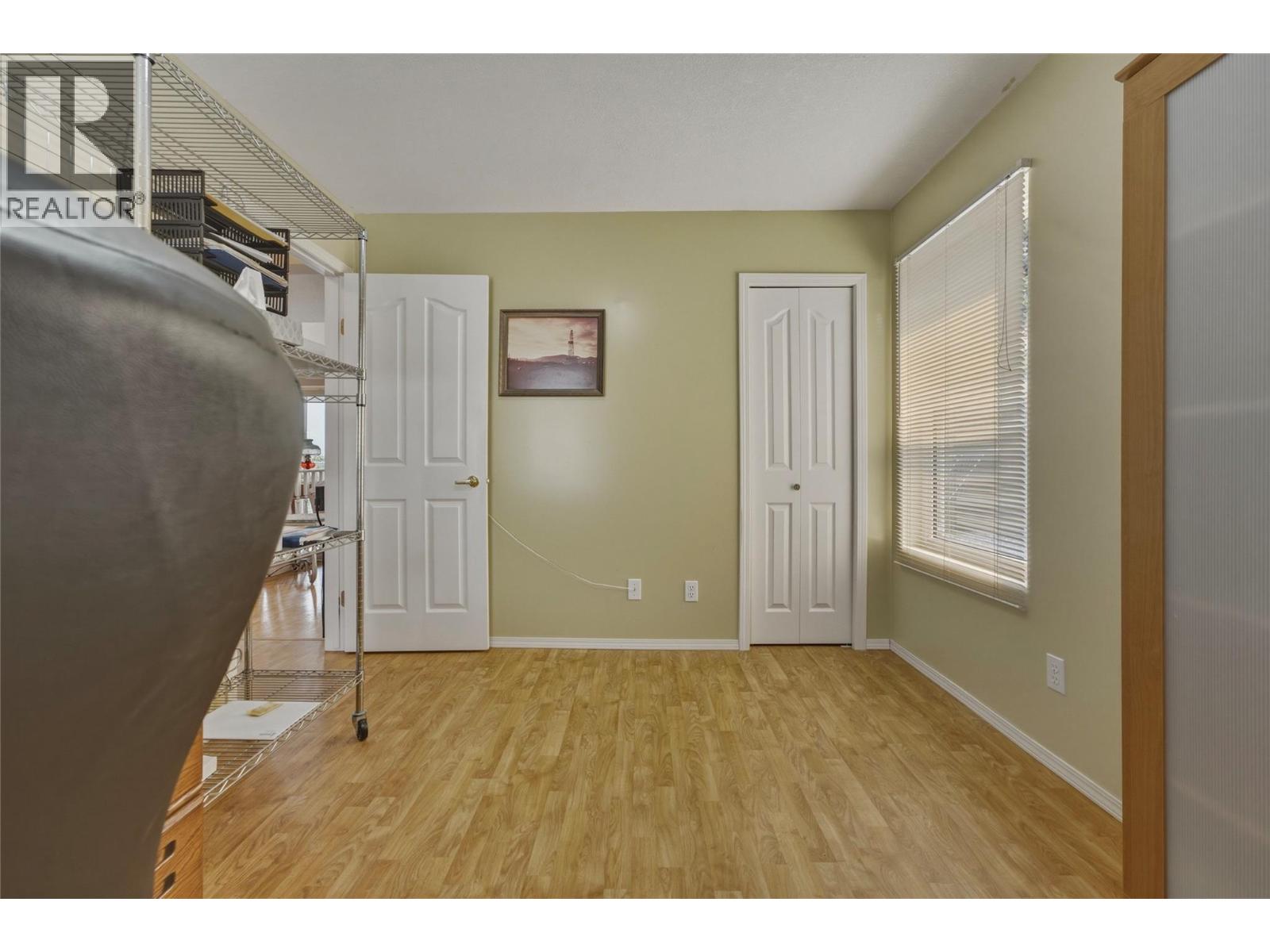 19 Preston Crescent - 11