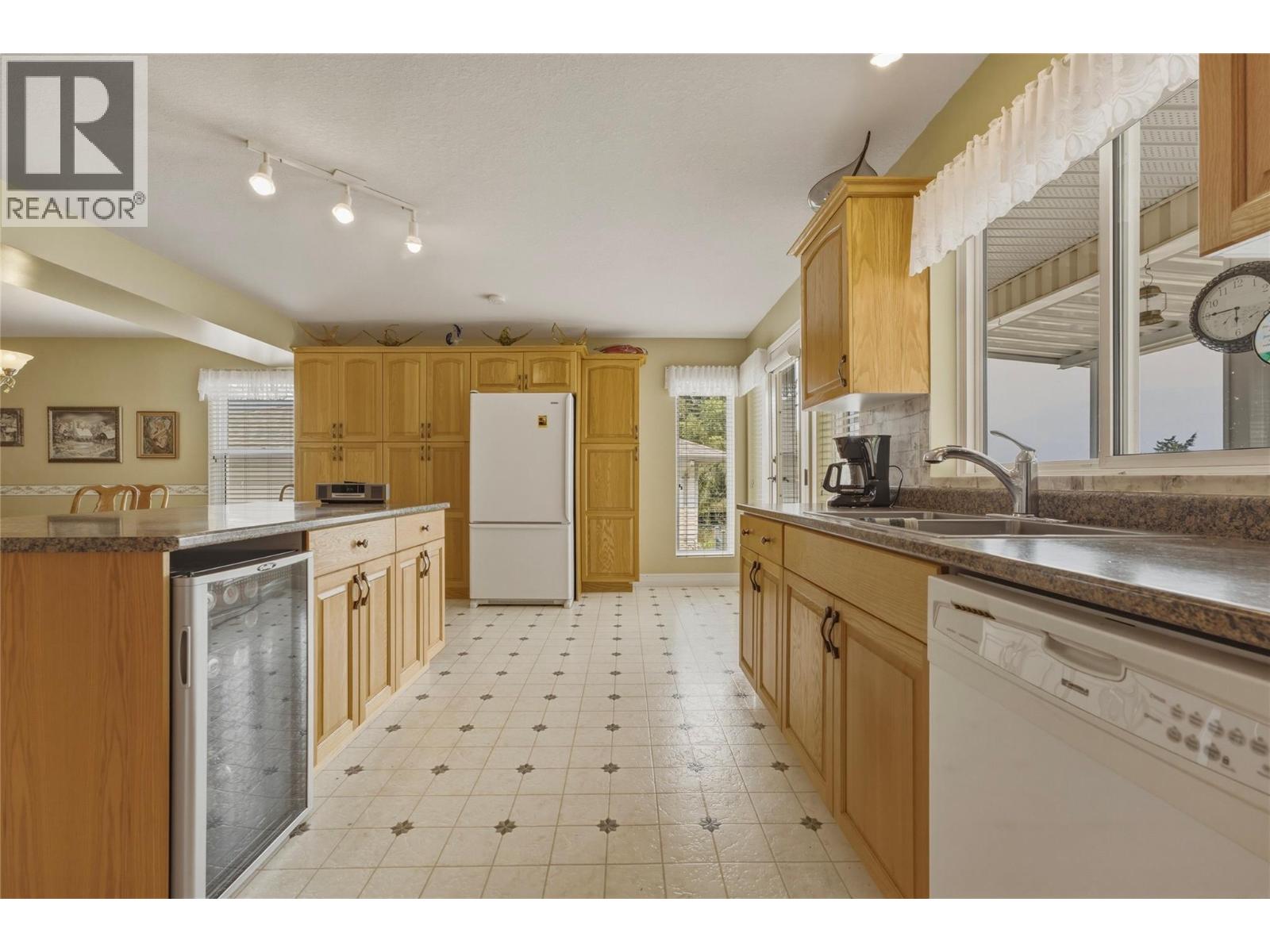 19 Preston Crescent - 13