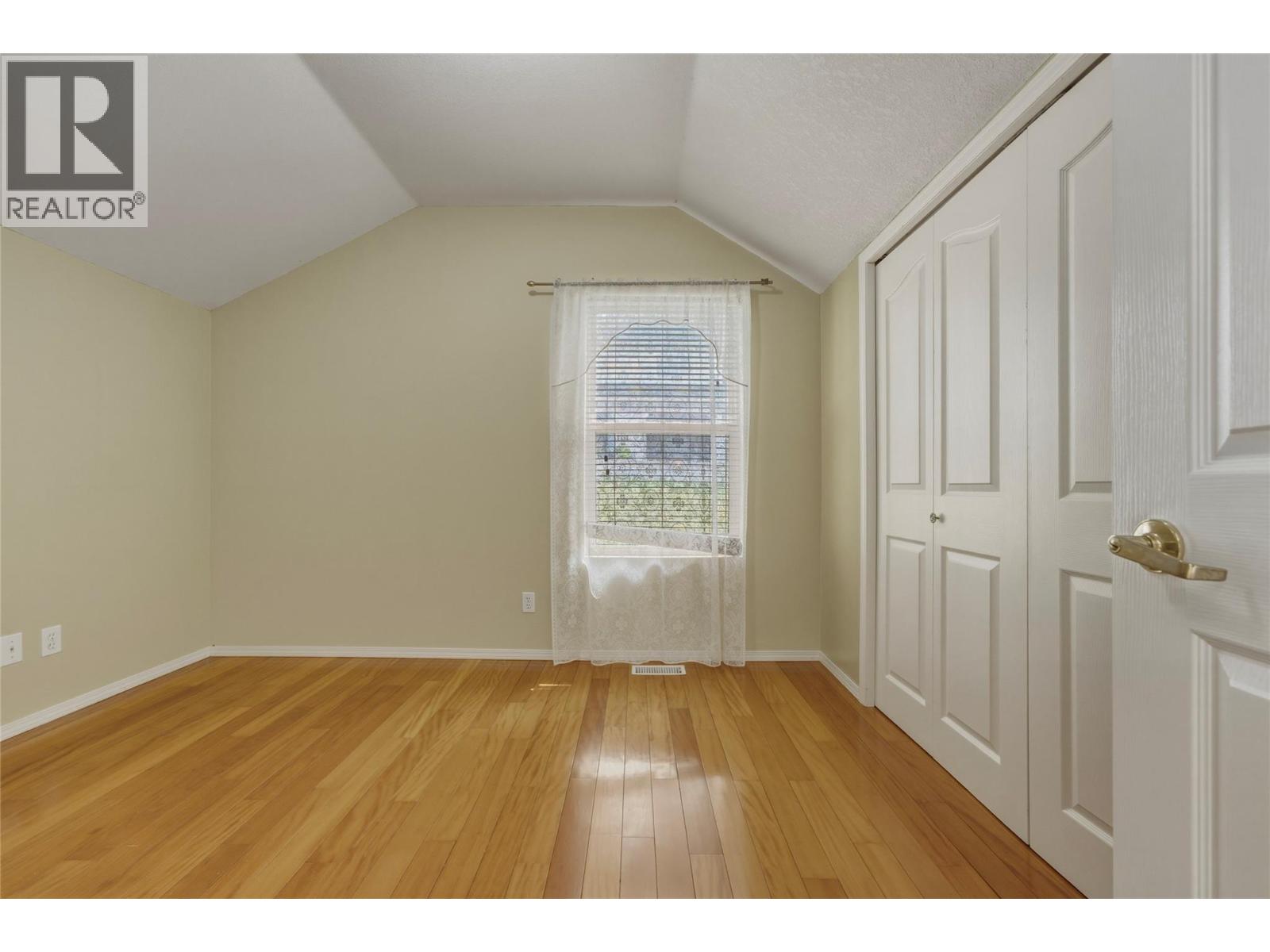 19 Preston Crescent - 25