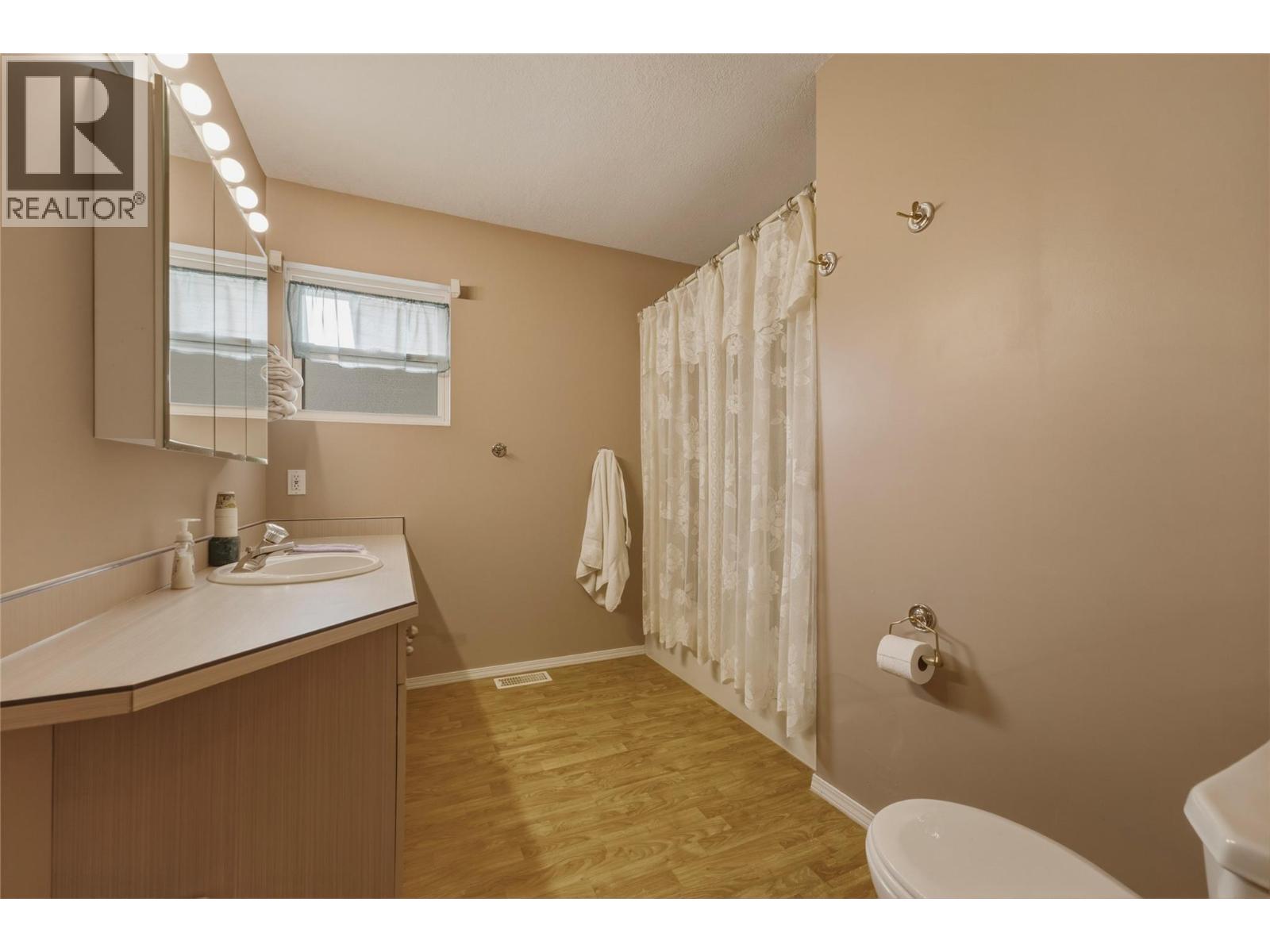 19 Preston Crescent - 30
