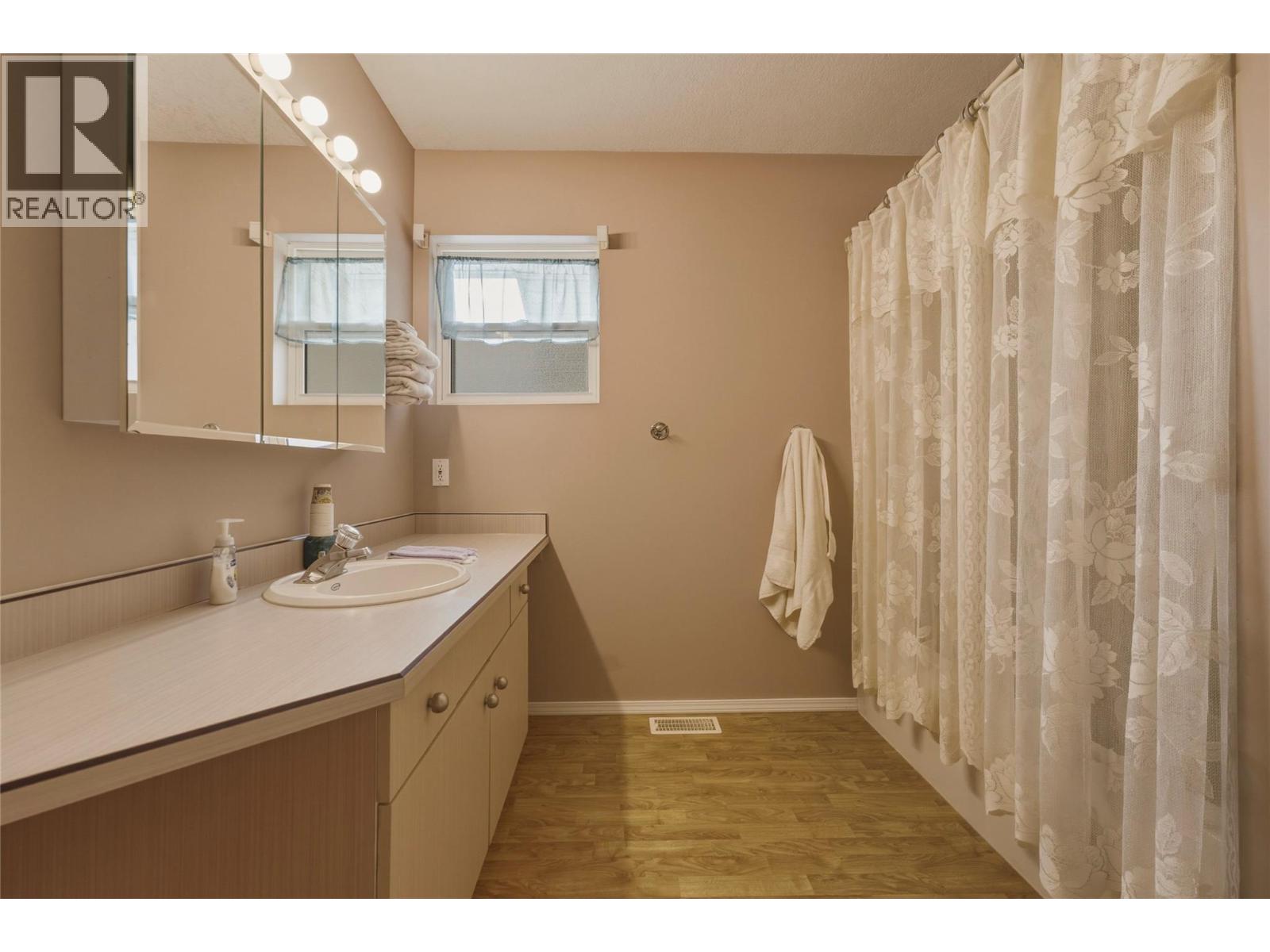 19 Preston Crescent - 31