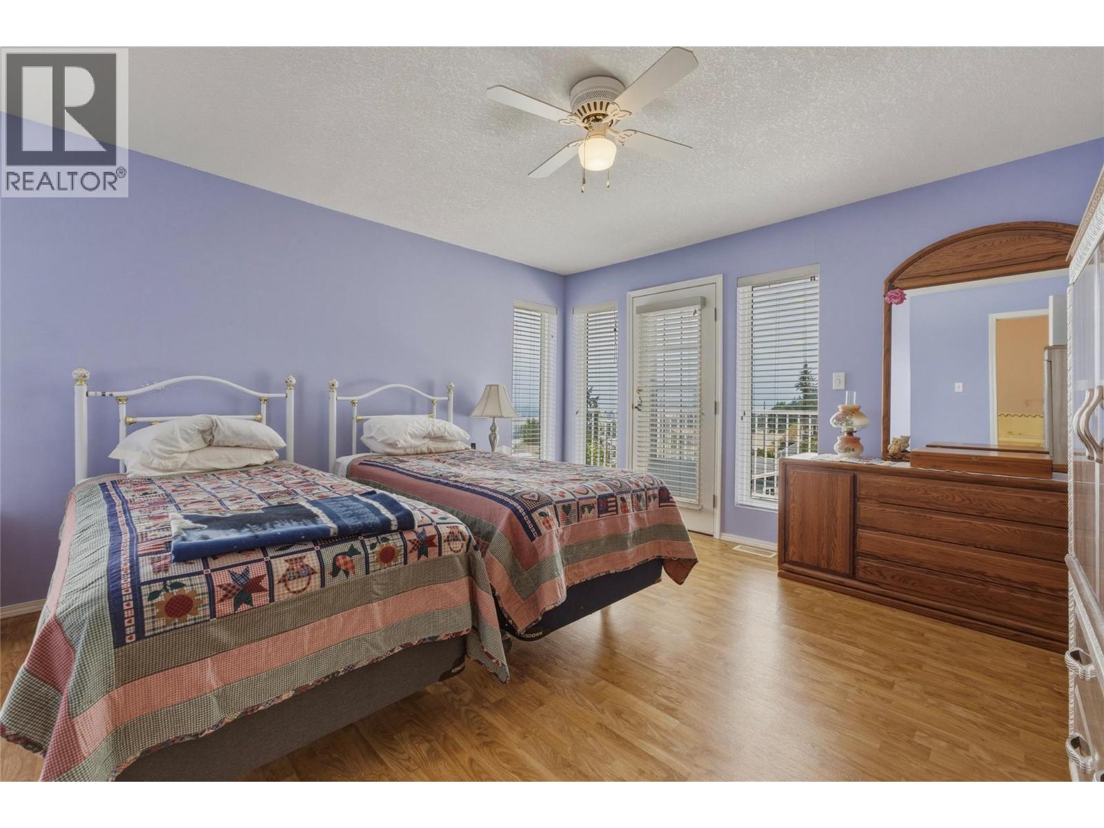 19 Preston Crescent - 32