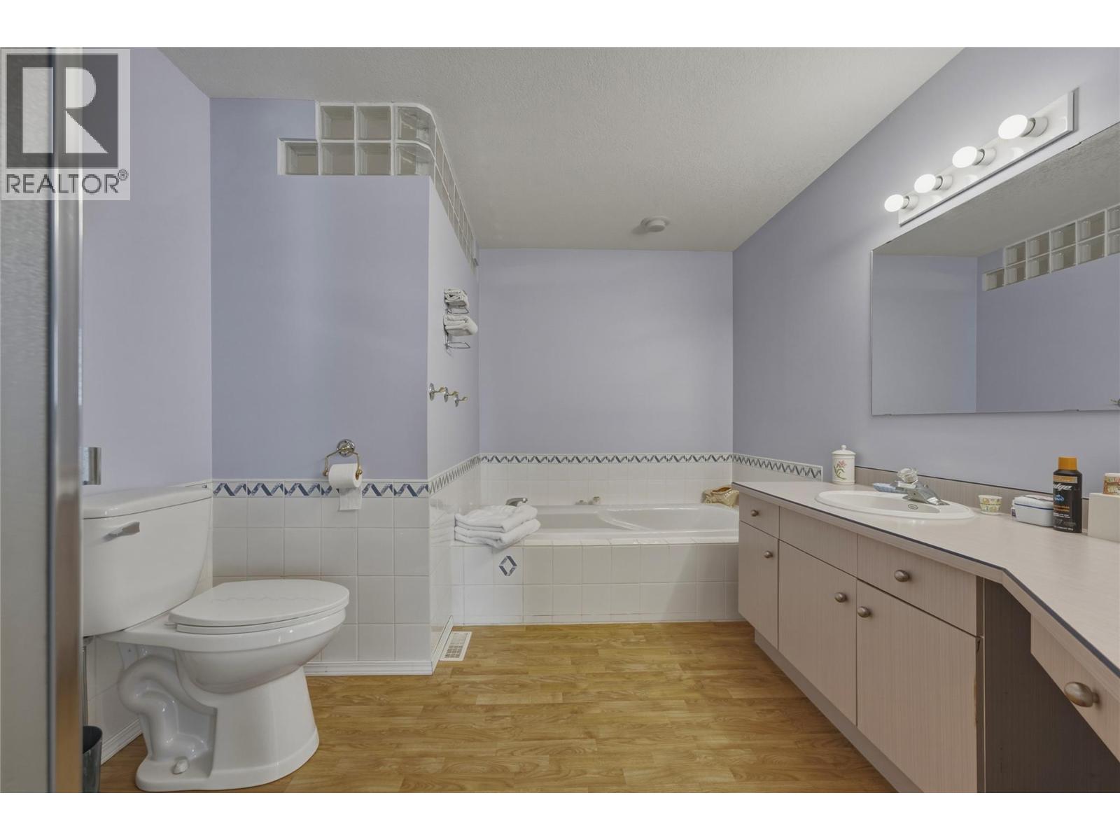 19 Preston Crescent - 35