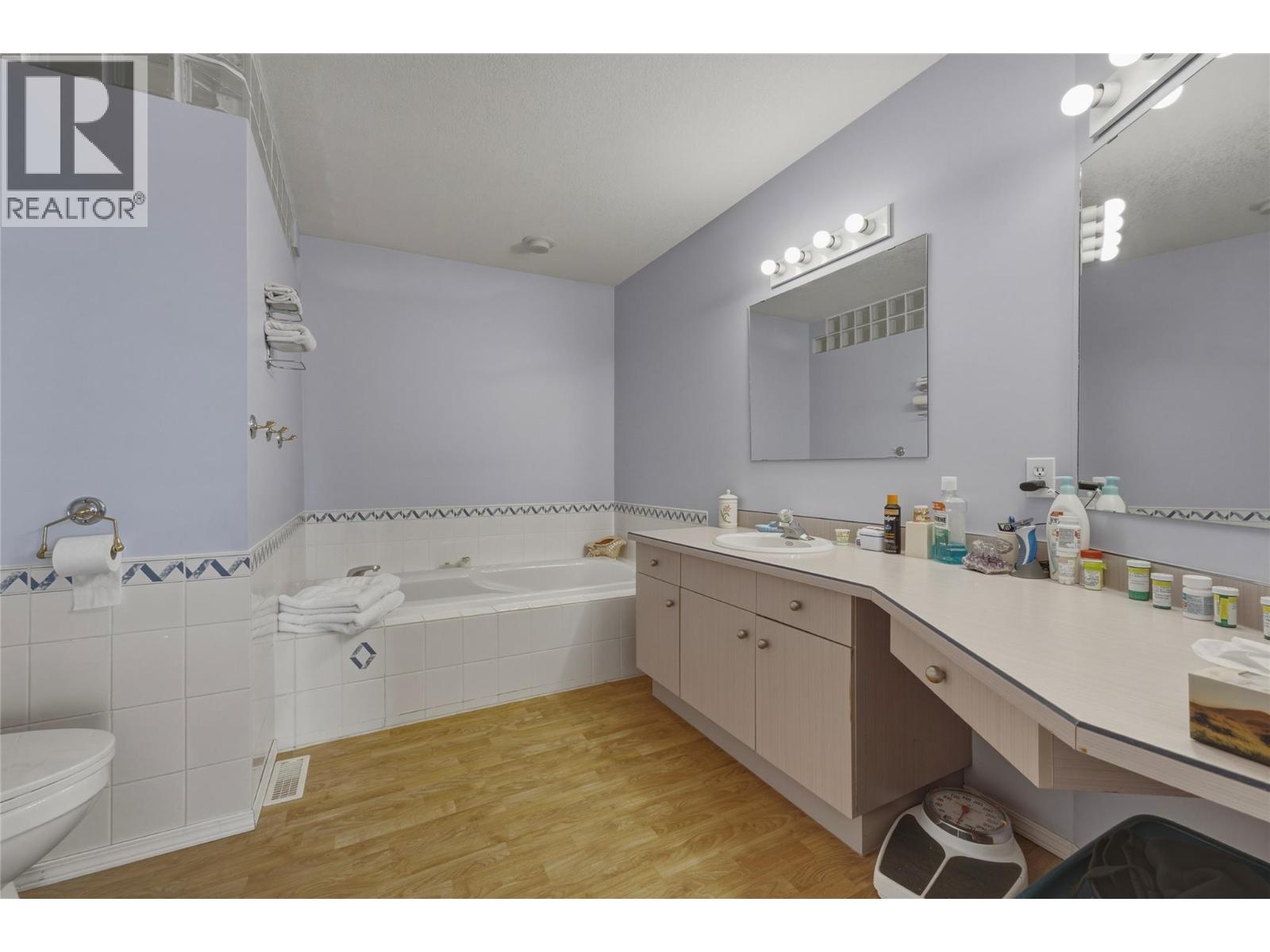 19 Preston Crescent - 36