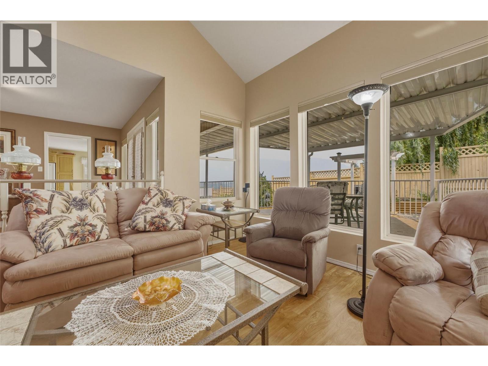 19 Preston Crescent - 9
