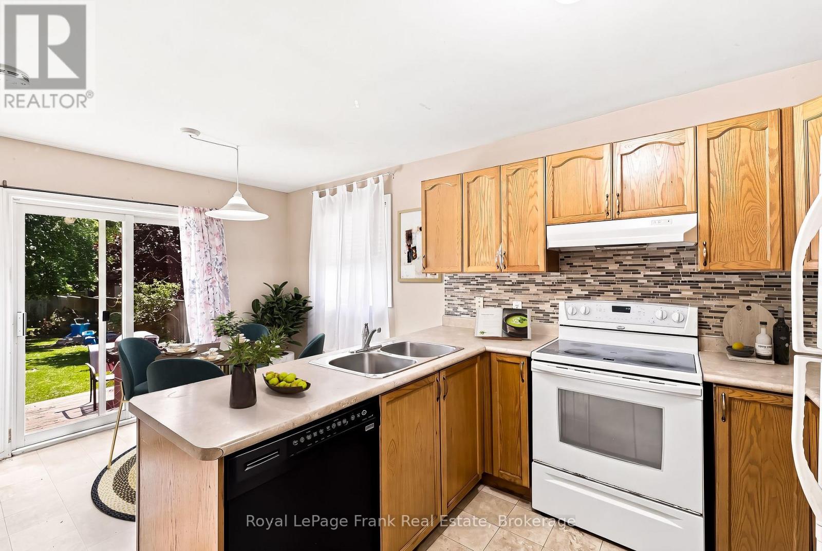 9 DURHAM STREET W - Image 11