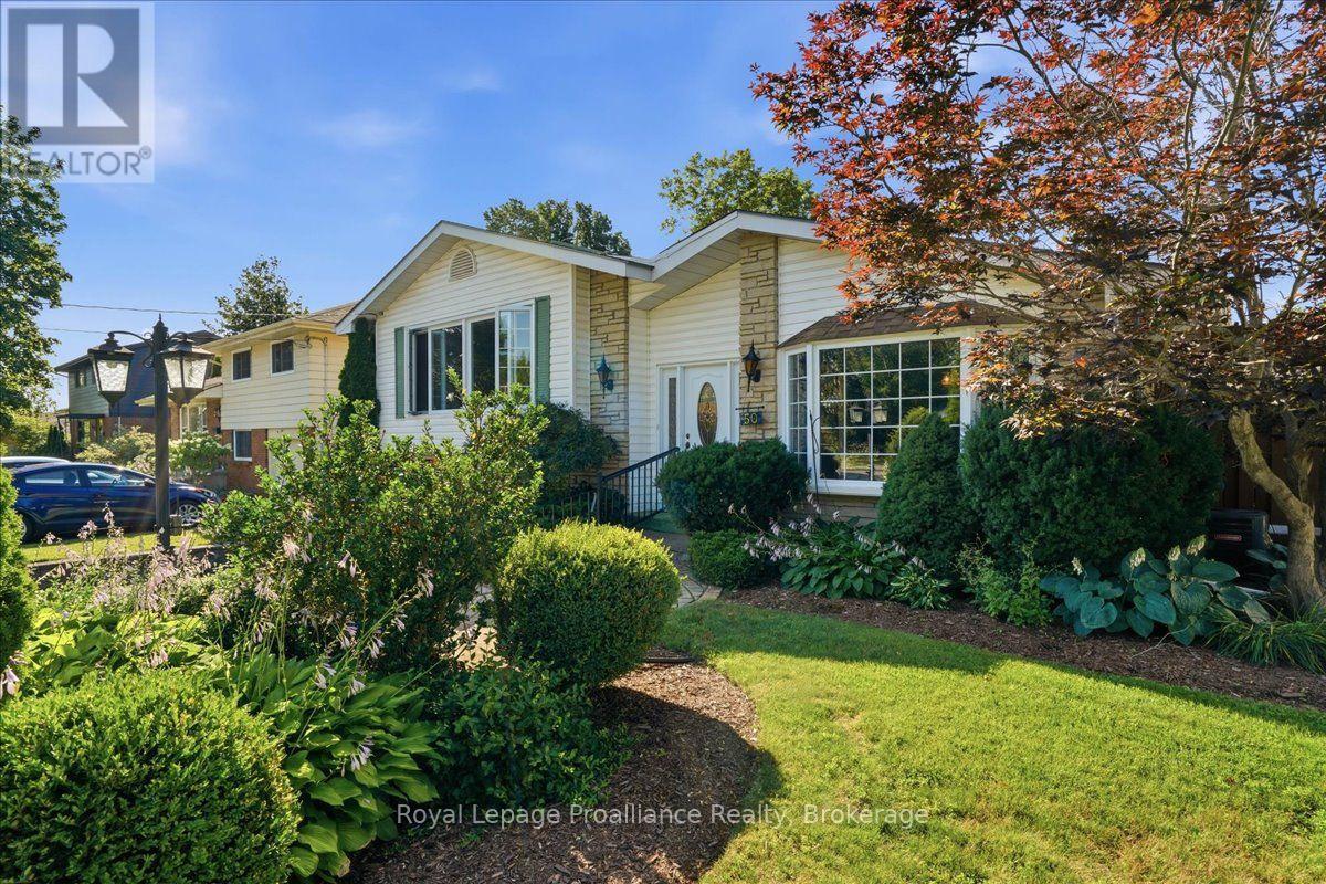 50 MELROSE CRESCENT - 2