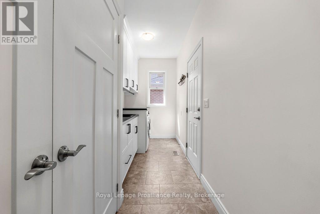 8 BERWICK STREET - Image 23