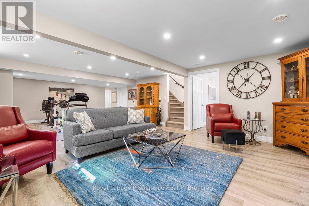 8 BERWICK STREET - Image 26