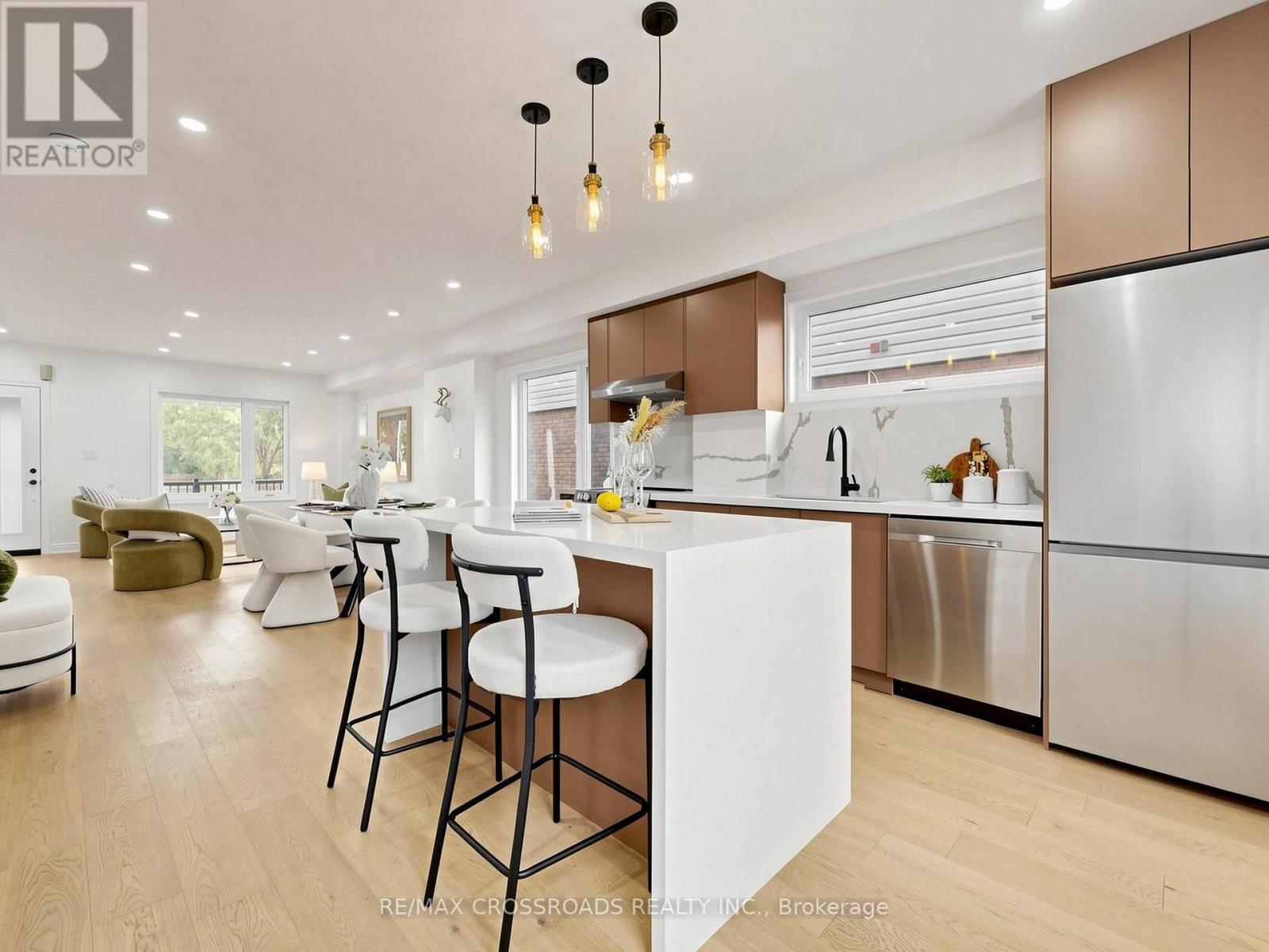 548 GLEBEHOLME BOULEVARD - Image 15