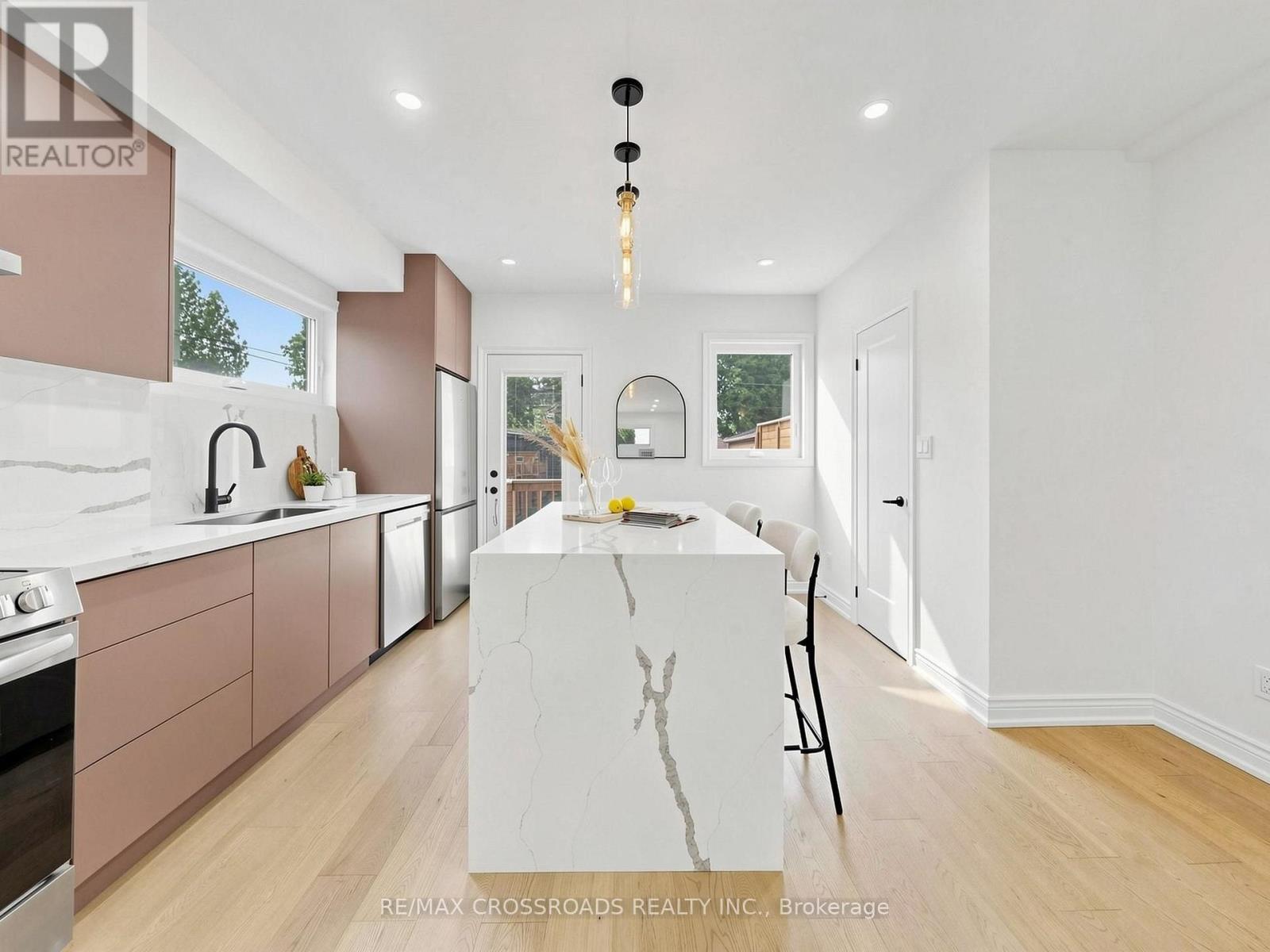 548 GLEBEHOLME BOULEVARD - Image 16