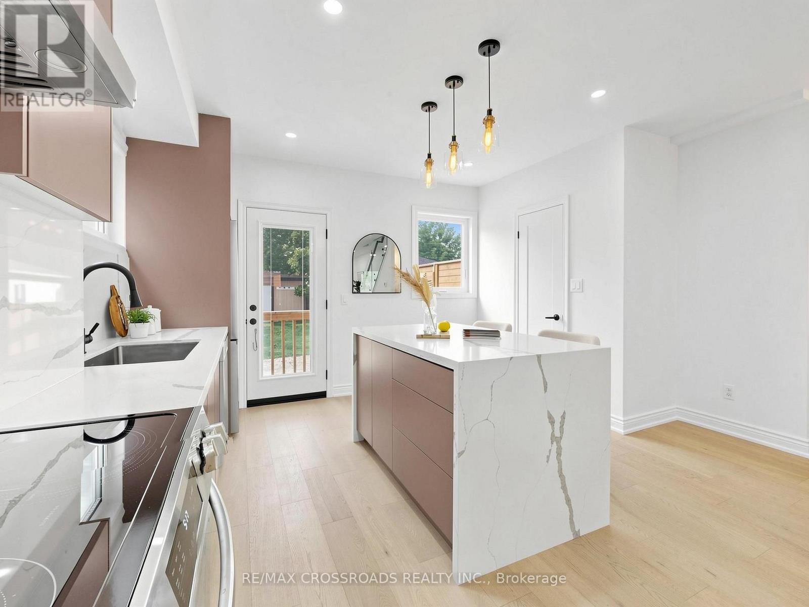 548 GLEBEHOLME BOULEVARD - Image 17