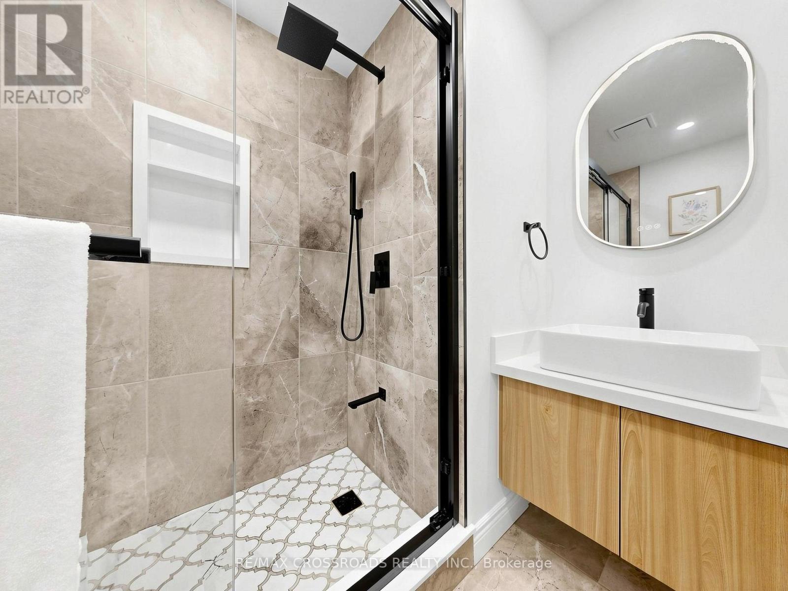 548 GLEBEHOLME BOULEVARD - Image 26